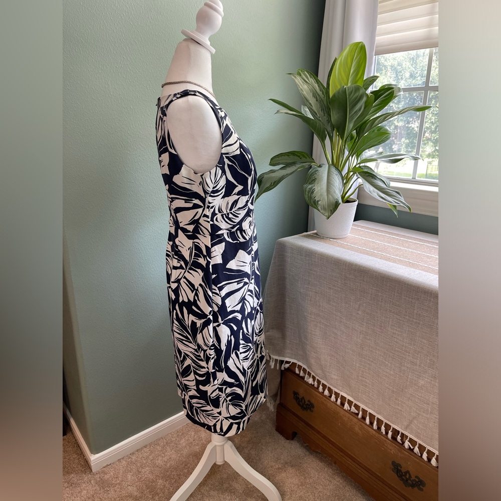 Ann Taylor Navy & White Leaf Pattern Dress - Sz 8P - Picture 4 of 11